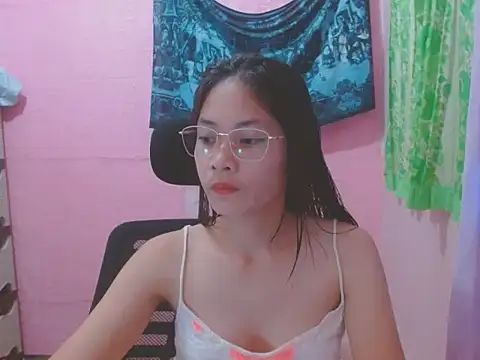 Snapshot of Sweetsexylady19 chatting on 05.11.26 Sweetsexylady19 online show from 05.11.26
