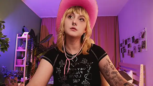 Emma Thomps online show from 05.13.26