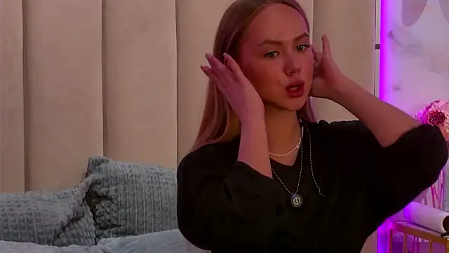 Emi Sterling online show from 05.18.26