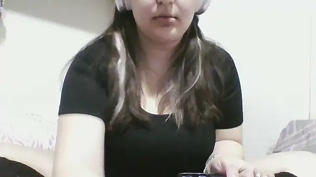 SmokeyAnne online show from 04.19.26