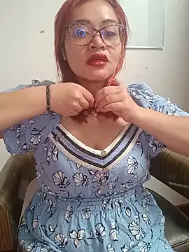 Snapshot of Amaranta-Luque chatting on 05.16.26 Amaranta-Luque online show from 05.16.26