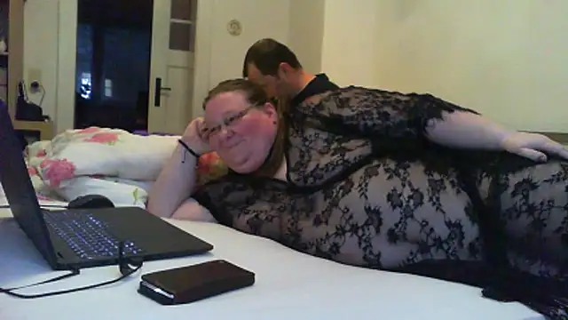 Snapshot of NicciundHerr chatting on 04.20.26 NicciundHerr online show from 04.20.26
