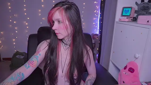 Snapshot of -VKatt chatting on 06.14.26 -VKatt online show from 06.14.26