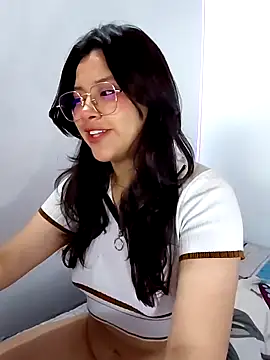 Snapshot of _Juno chatting on 04.27.26 Juno online show from 04.27.26