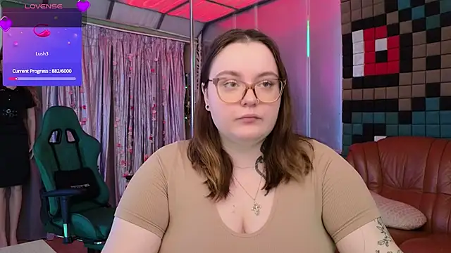 Snapshot of CatherineClaire chatting on 05.25.26 CatherineClaire online show from 05.25.26