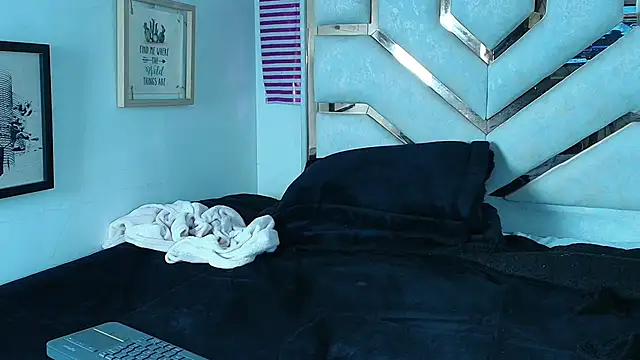 Snapshot of Milf_vero chatting on 04.30.26 Milf vero online show from 04.30.26