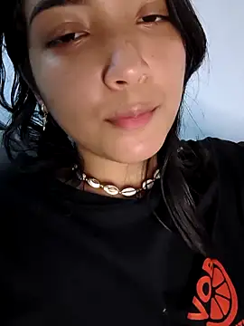 Snapshot of Thanilopera chatting on 04.28.26 Thanilopera online show from 04.28.26