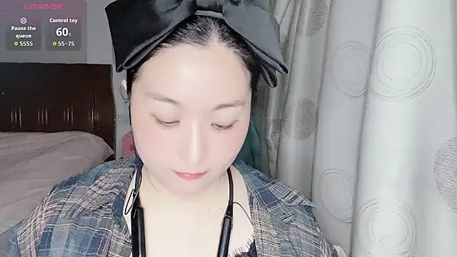 Snapshot of D-Misslu chatting on 04.28.26 D-Misslu online show from 04.28.26