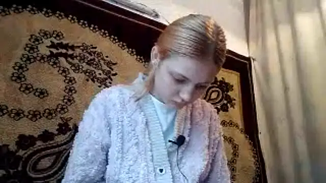 Snapshot of LunaLaday chatting on 05.12.26 LunaLaday online show from 05.12.26