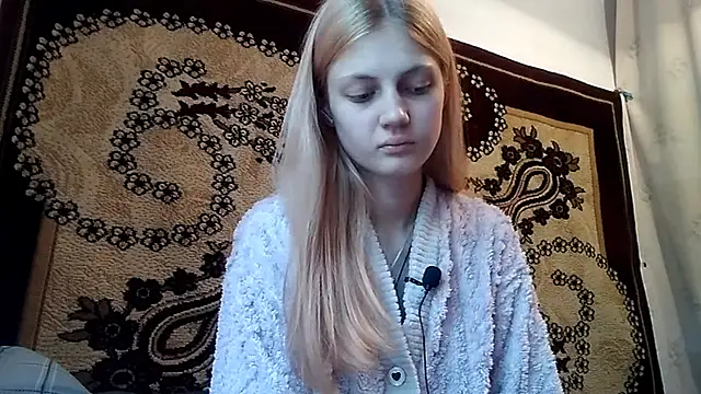 Snapshot of LunaLaday chatting on 05.16.26 LunaLaday online show from 05.16.26
