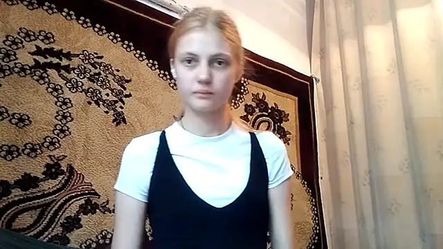 Snapshot of LunaLaday chatting on 05.18.26 LunaLaday online show from 05.18.26