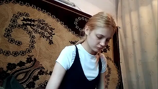 Snapshot of LunaLaday chatting on 05.18.26 LunaLaday online show from 05.18.26