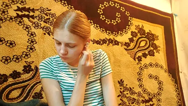 Snapshot of LunaLaday chatting on 05.30.26 LunaLaday online show from 05.30.26