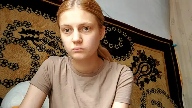 Snapshot of LunaLaday chatting on 07.04.26 LunaLaday online show from 07.04.26