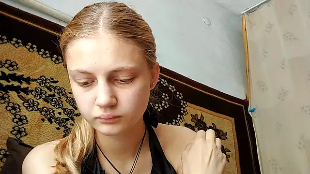 Snapshot of LunaLaday chatting on 07.15.26 LunaLaday online show from 07.15.26