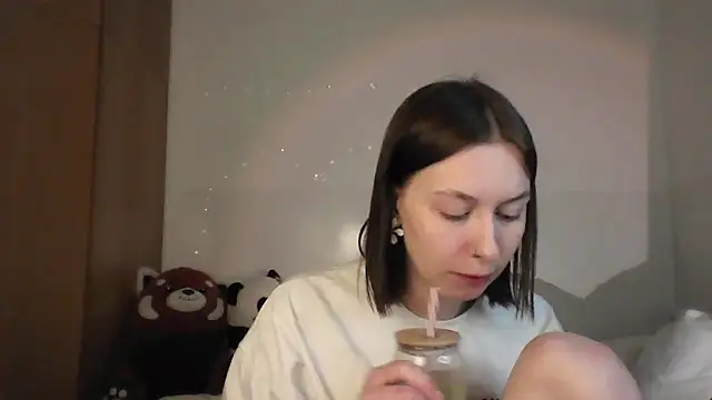 Snapshot of JuicyErika chatting on 04.24.26 JuicyErika online show from 04.24.26