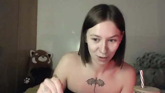 Snapshot of JuicyErika chatting on 05.24.26 JuicyErika online show from 05.24.26