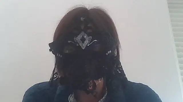 Snapshot of HelenTiAscolta chatting on 04.25.26 HelenTiAscolta online show from 04.25.26