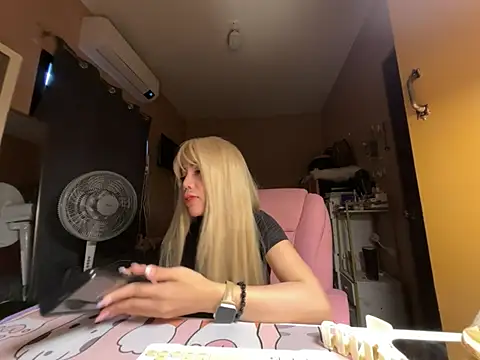 Snapshot of sweet_glam chatting on 05.15.26 sweet glam online show from 05.15.26