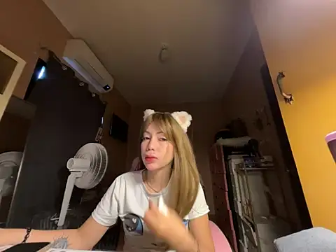 Snapshot of sweet_glam chatting on 05.17.26 sweet glam online show from 05.17.26