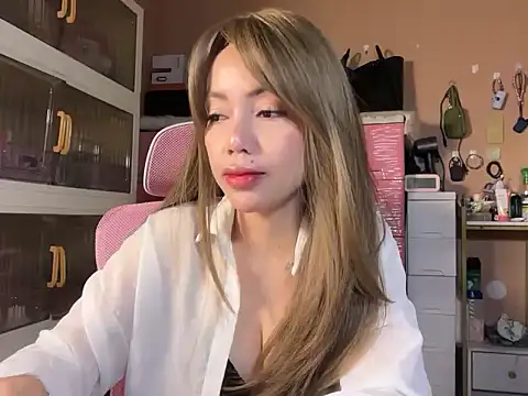 Snapshot of sweet_glam chatting on 07.19.26 sweet glam online show from 07.19.26
