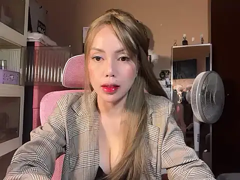 Snapshot of sweet_glam chatting on 07.22.26 sweet glam online show from 07.22.26