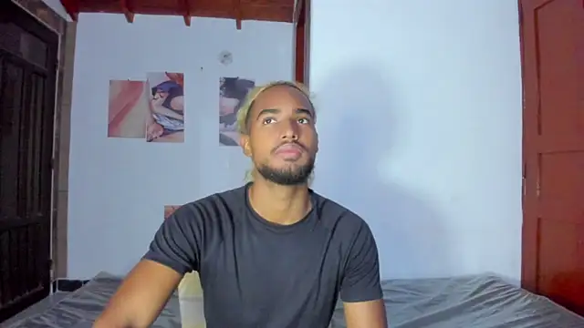 Snapshot of salvatore_amator chatting on 06.10.26 salvatore amator online show from 06.10.26