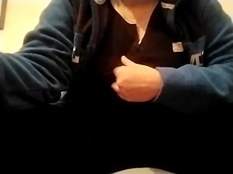 Snapshot of Cuginetti chatting on 04.23.26 Cuginetti online show from 04.23.26