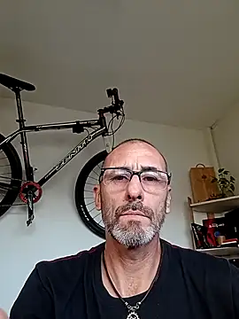 Snapshot of tarko_ chatting on 04.21.26 tarko online show from 04.21.26