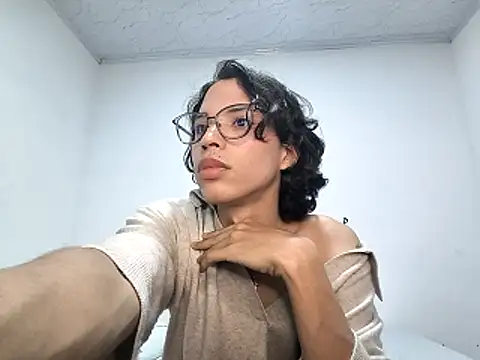 Snapshot of LONDON_ROSE chatting on 05.12.26 LONDON ROSE online show from 05.12.26