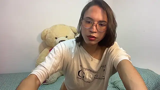 LONDON ROSE online show from 06.26.26