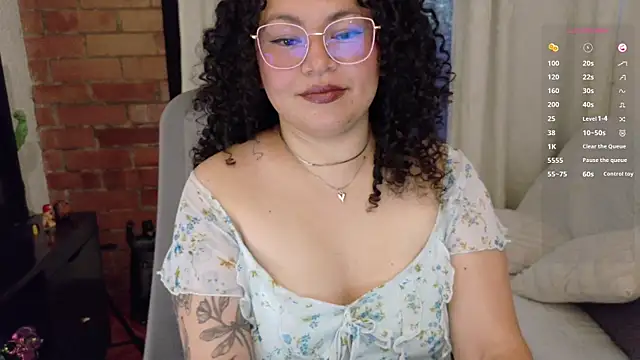 Snapshot of MissBronte chatting on 05.07.26 MissBronte online show from 05.07.26