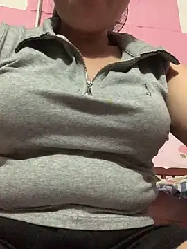 Snapshot of Helen-baby chatting on 05.21.26 Helen-baby online show from 05.21.26