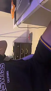 AleJmnz03 online show from 04.24.26