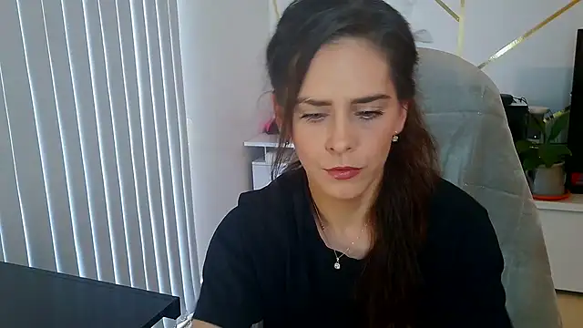 Snapshot of khalessi13 chatting on 05.13.26 khalessi13 online show from 05.13.26