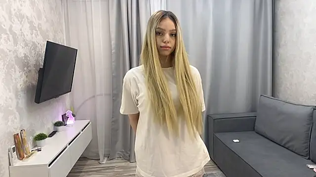 Mooniesiesita online show from 04.24.26