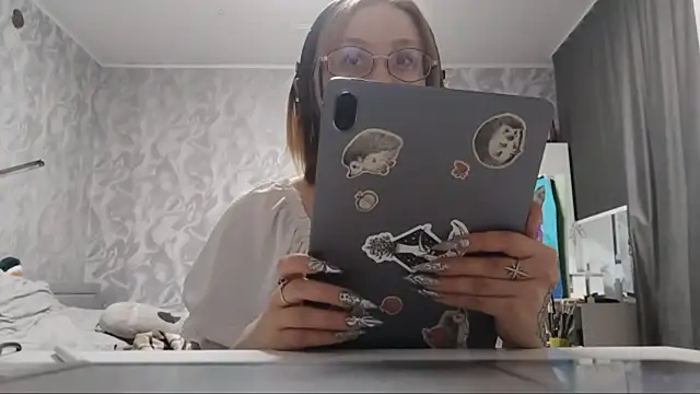 MyungWormington online show from 04.25.26