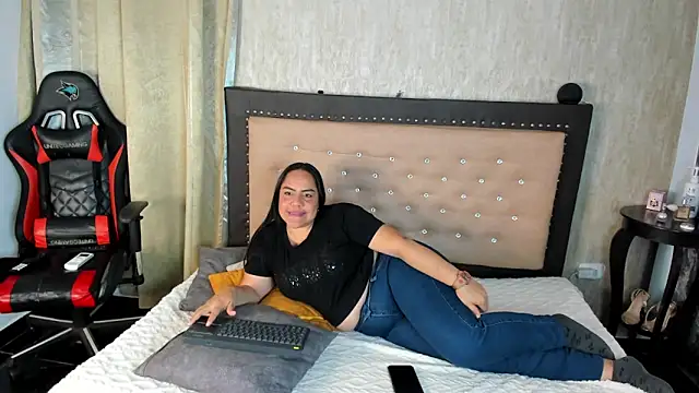 Snapshot of Zoedeleon chatting on 05.09.26 Zoedeleon online show from 05.09.26