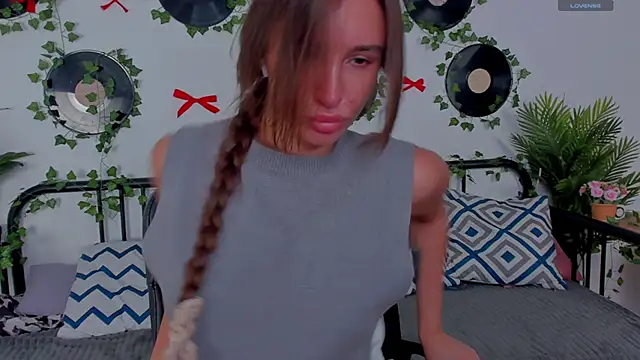 NicoleWells22 online show from 06.10.26