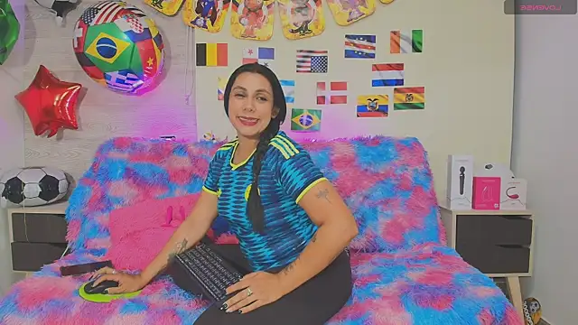 Snapshot of Nyra_Queen chatting on 07.04.26 Nyra Queen online show from 07.04.26