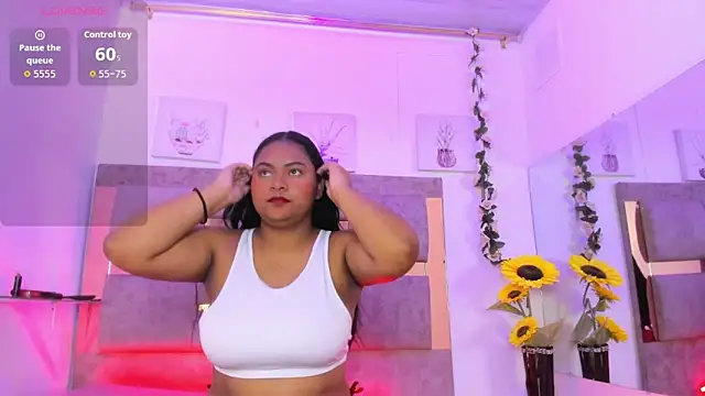 Snapshot of Playful_Violet chatting on 05.19.26 Playful Violet online show from 05.19.26