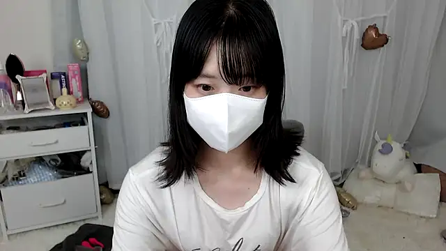 Snapshot of mii__tan chatting on 05.28.26 mii tan online show from 05.28.26