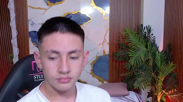 Snapshot of Andres_Tay chatting on 06.06.26 Andres Tay online show from 06.06.26