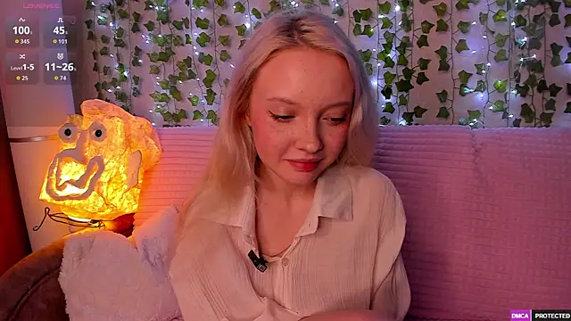 Snapshot of _CloudNine_ chatting on 05.18.26 CloudNine online show from 05.18.26