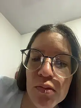Snapshot of SamyandAllison chatting on 05.23.26 SamyandAllison online show from 05.23.26