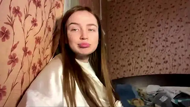 Chloooee online show from 05.05.26