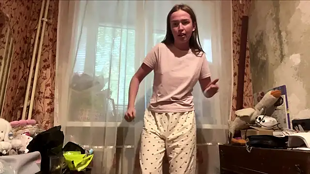 Chloooee online show from 05.23.26
