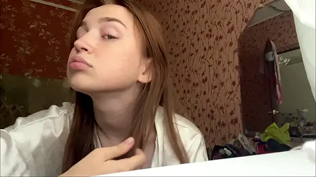 Chloooee online show from 07.12.26