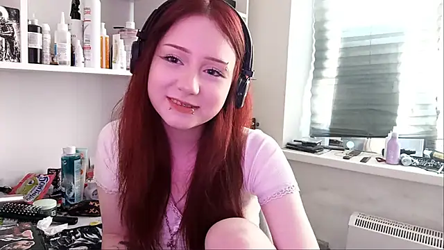 Snapshot of em0emily chatting on 06.30.26 em0emily online show from 06.30.26