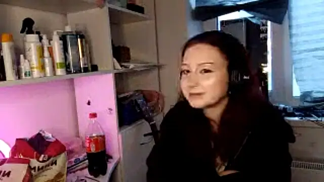 Snapshot of em0emily chatting on 07.04.26 em0emily online show from 07.04.26